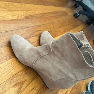 Size 9 Antonio Melanie booties